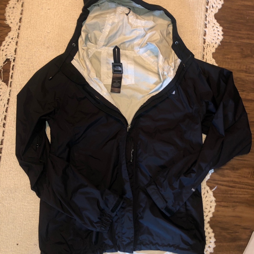 Women’s North Face HyVent 2.5L hooded black rain coat